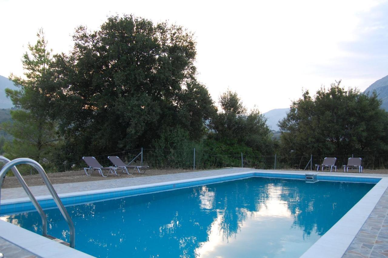 Blue Lagoon Villa Порос Екстер'єр фото