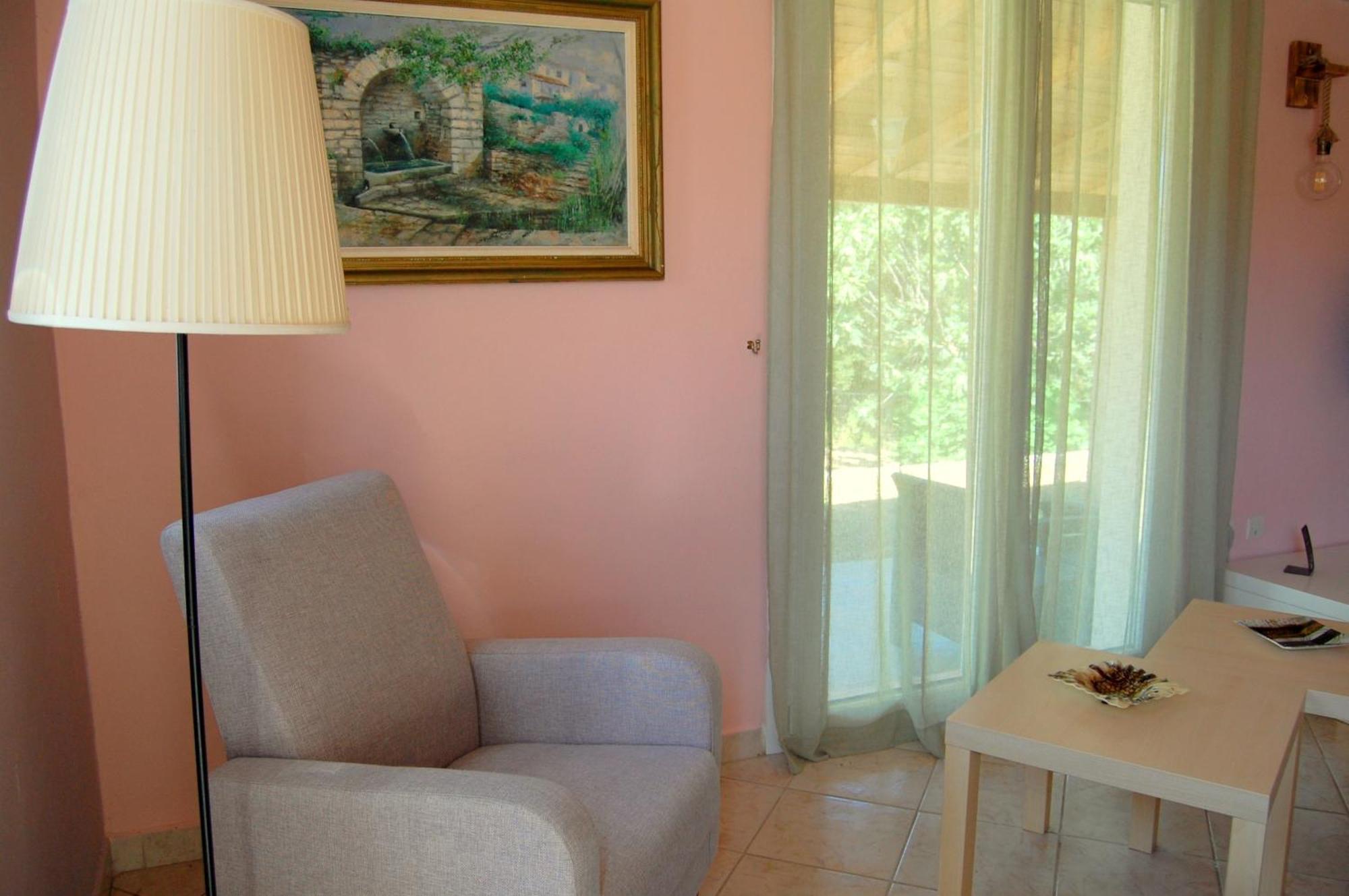 Blue Lagoon Villa Порос Екстер'єр фото