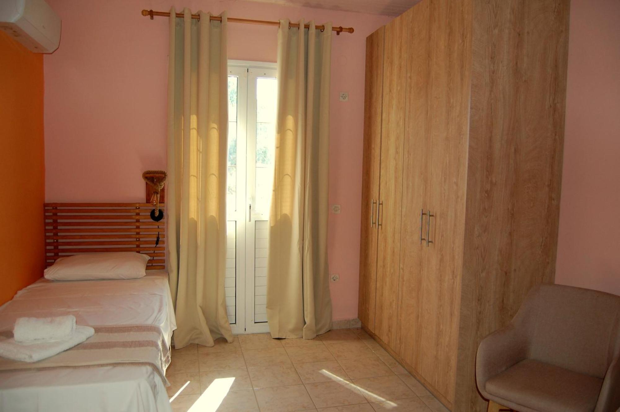 Blue Lagoon Villa Порос Екстер'єр фото